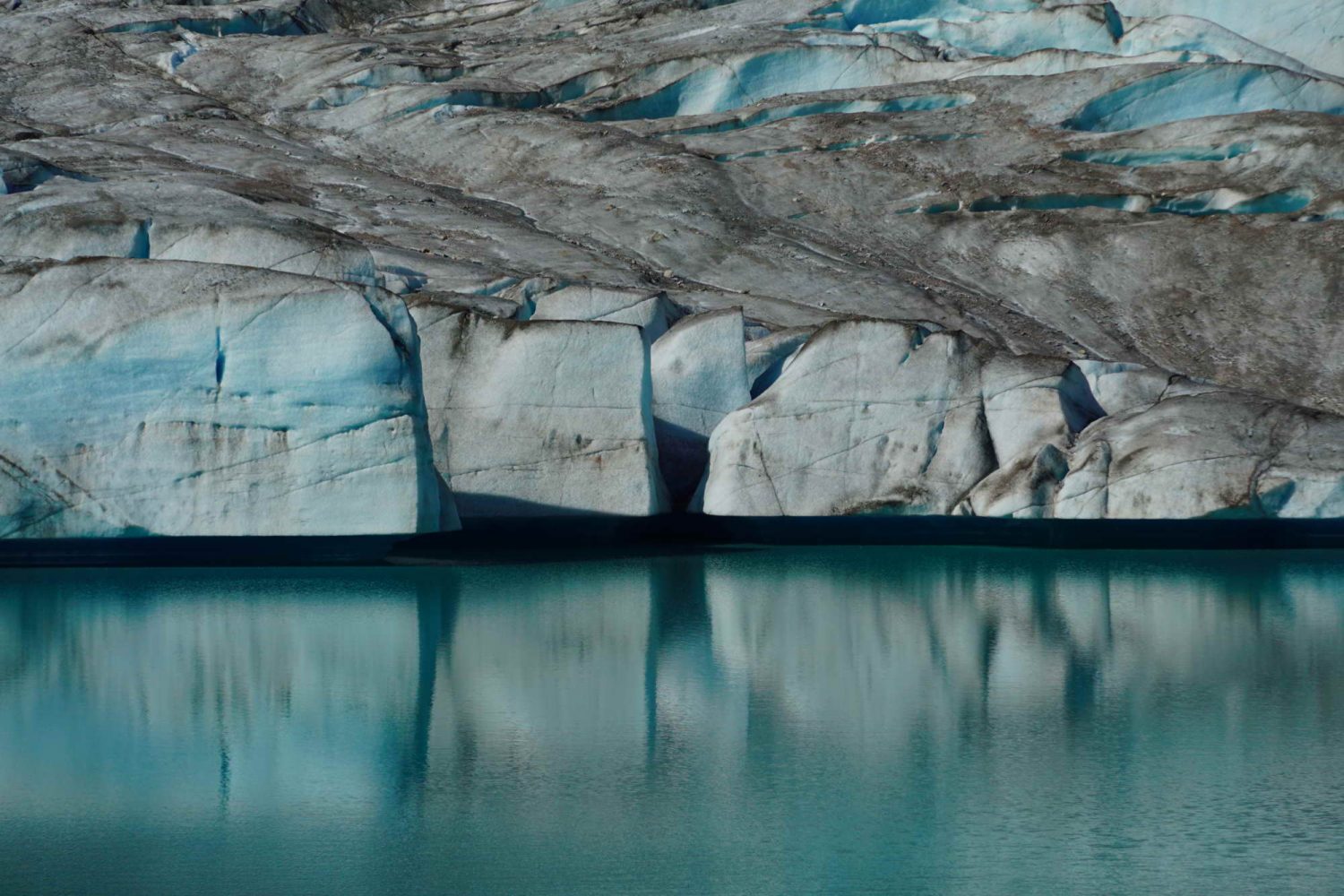 Donjek-glacier-floating-ice