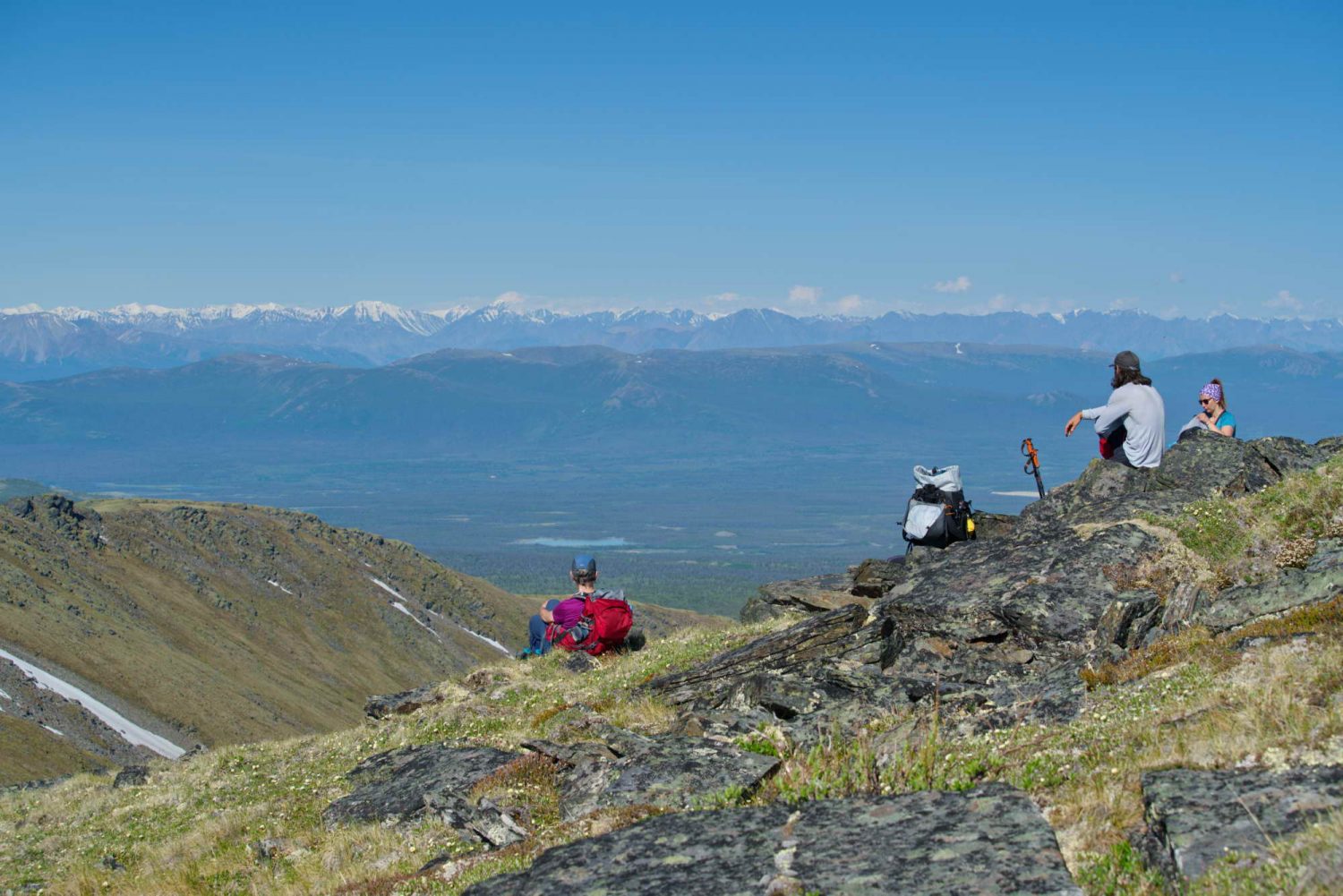 Lunch-break-with-a-view-on-kluane-national-park-Yukon