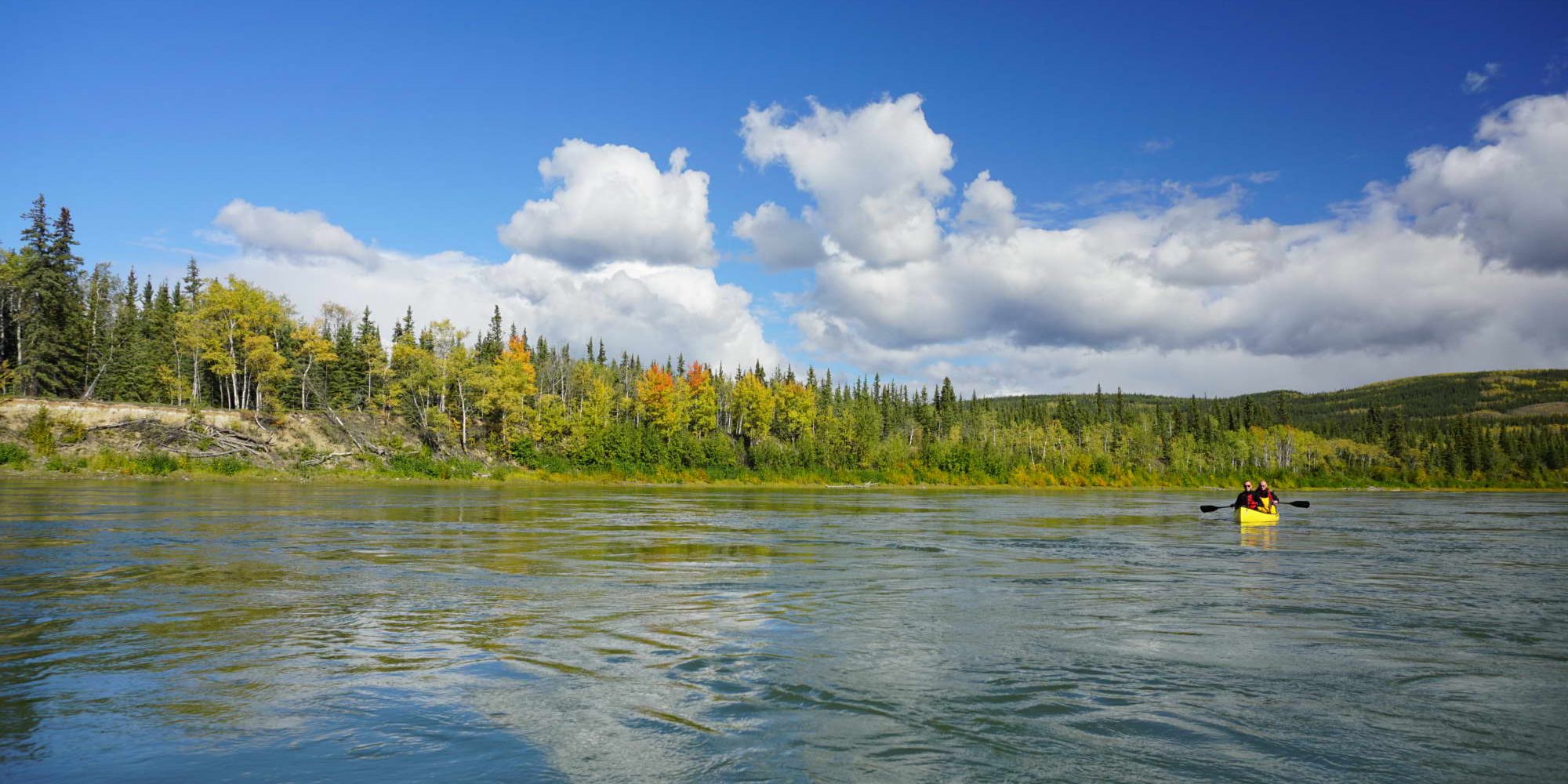 Yukon-river-paddlers-canoeing