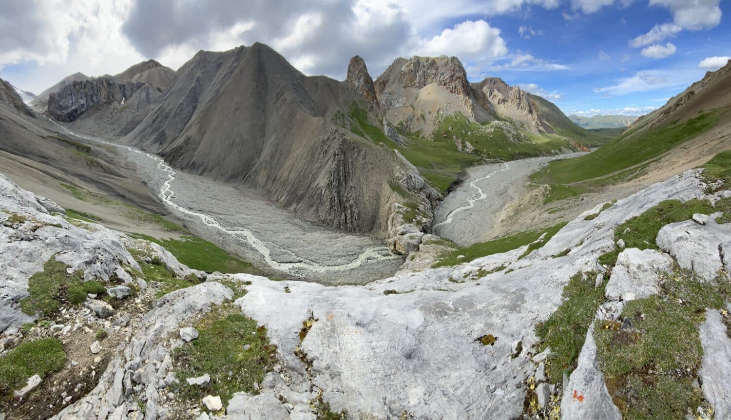 Beautiful views of the river along the Donjek route